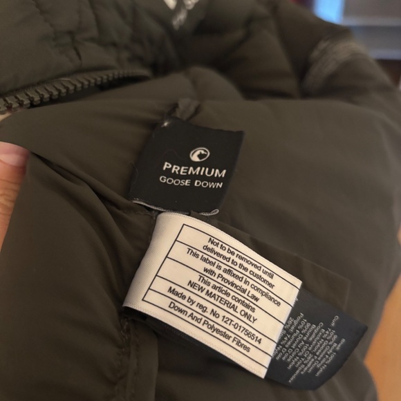 Aritzia TNA Super puff original XXS lightly worn - Picture 3 of 4